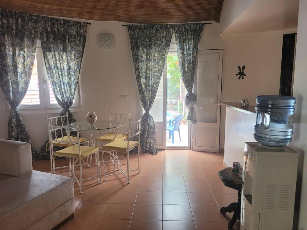 Villa Bord De Mer Avec Piscine Sali Tapé Exteriör bild