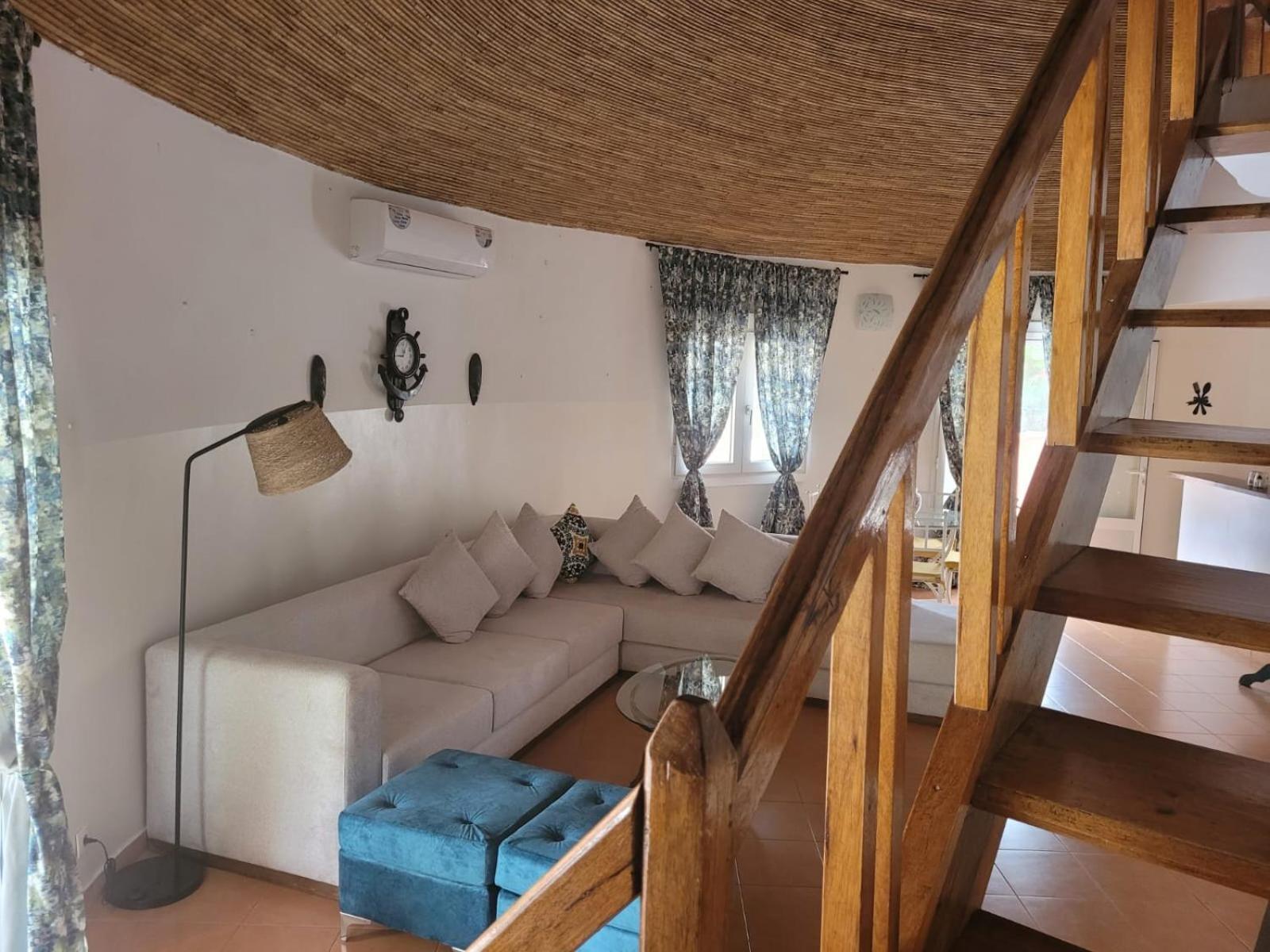 Villa Bord De Mer Avec Piscine Sali Tapé Exteriör bild